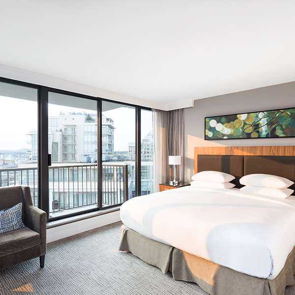 City View Room: 1 King Bed
