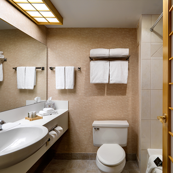 Laurel Wing Bathroom